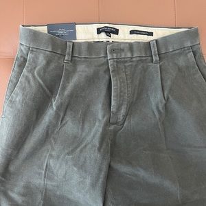 Banana Republic Travelers pants 34s in green